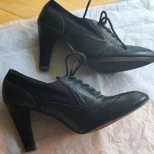 Classic style shoes by Ellen Tracy